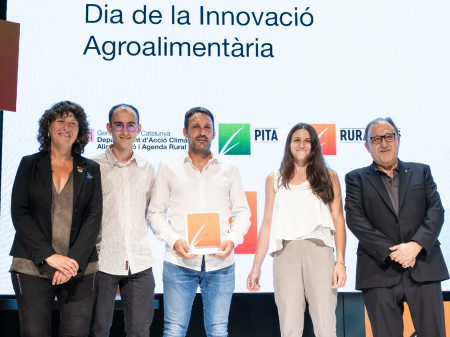 Semen Cardona recibe el galardón como finalista de los premios Ruralapps 2020